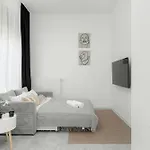 Comfortable With Parking In By Renters *