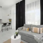 Comfortable With Parking In By Renters Apartamento