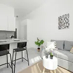 Comfortable With Parking In By Renters Apartamento Estetino