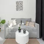 Comfortable With Parking In By Renters Estetino