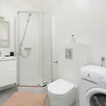 Apartamento Comfortable With Parking In By Renters