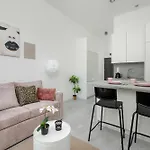 Apartamento Comfortable With Parking In By Renters