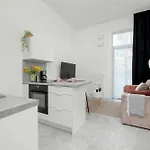 Apartamento Comfortable With Parking In By Renters Estetino