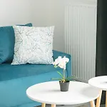 Comfortable With Parking In By Renters Estetino