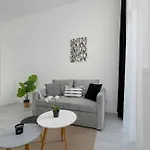 Comfortable With Parking In By Renters Estetino