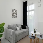 Comfortable With Parking In By Renters * Estetino