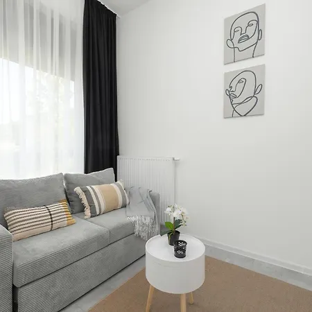 Apartamento Comfortable With Parking In By Renters