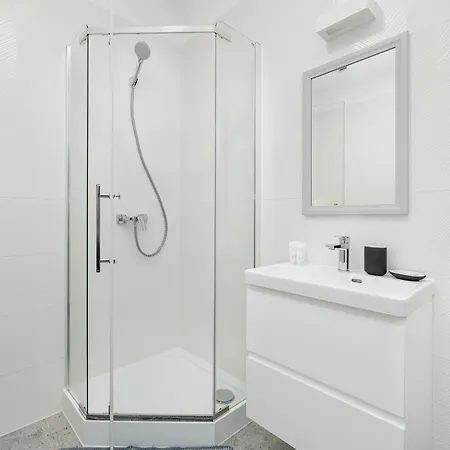 Comfortable With Parking In By Renters Apartament