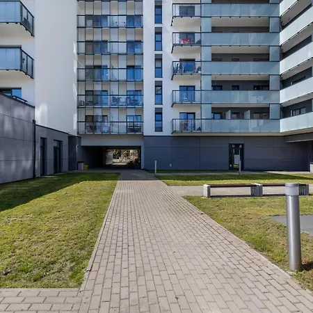 Apartamento Comfortable With Parking In By Renters Estetino