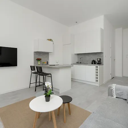 Apartamento Comfortable With Parking In By Renters