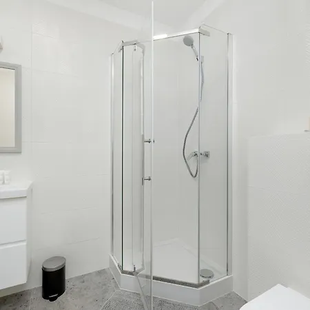 Apartamento Comfortable With Parking In By Renters