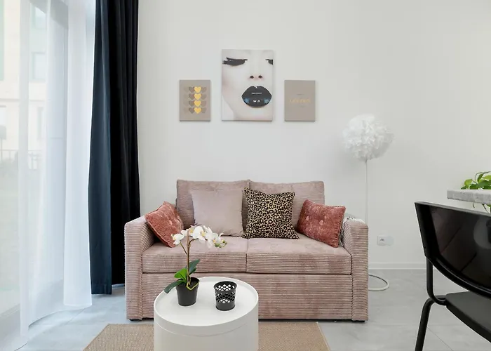 Comfortable With Parking In By Renters Apartamento Estetino