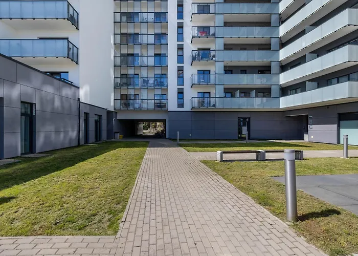 Apartamento Comfortable With Parking In By Renters Estetino